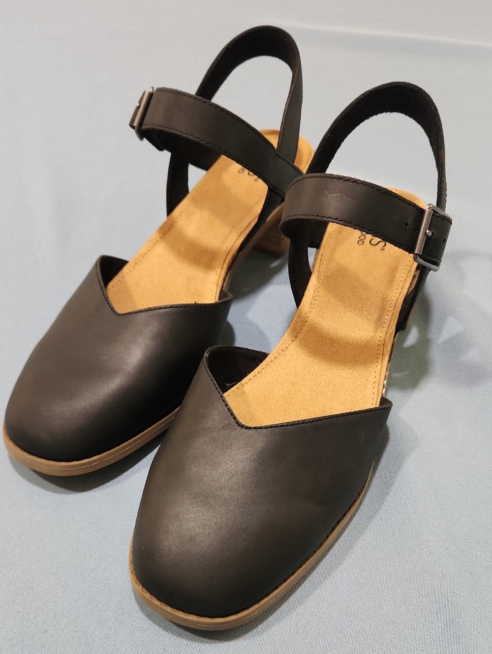 NWOB Toms Womens Jaclyn Mary Jane Block Heel. Size 12.